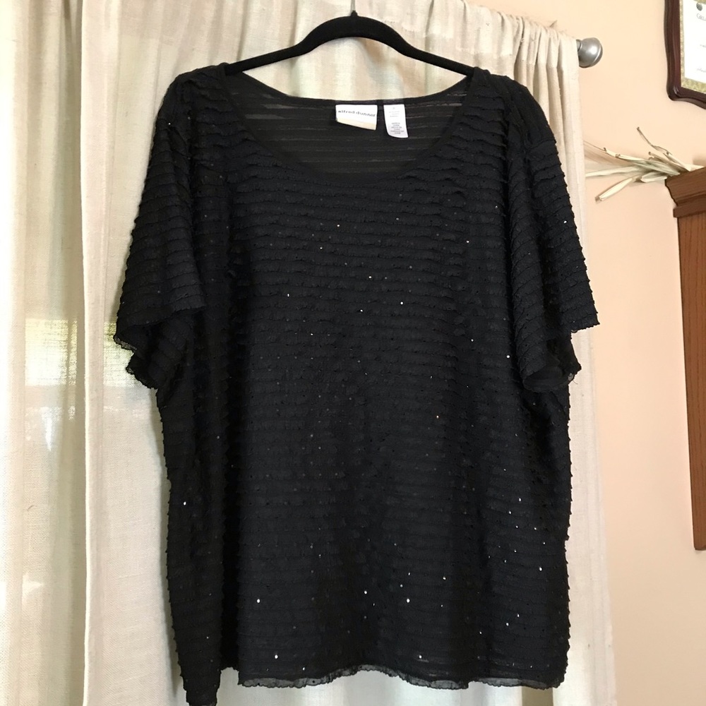 Woman's black top size 3X